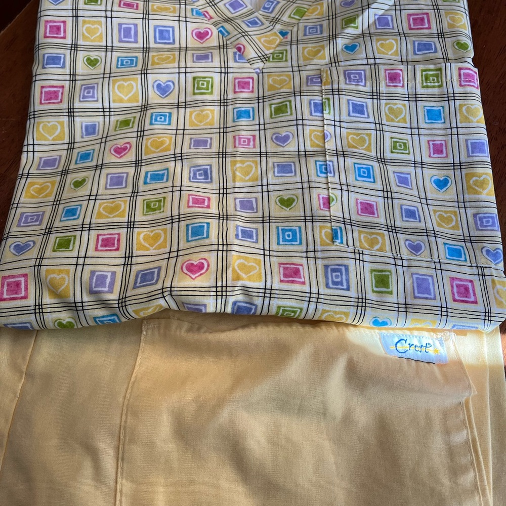 Light Yellow Scrub Set - Picture 2 of 5